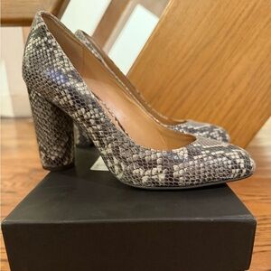 Banana Republic Snakeskin Patterned Women's Pumps, Size 7